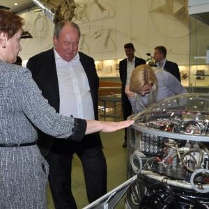 Врио Генерального директора Объединенной ракетно-космической корпорации Юрий Вениаминович Власов в музее истории космонавтики