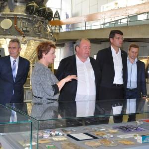 Делегация Объединённой ракетно-космической корпорации в музее истории космонавтики