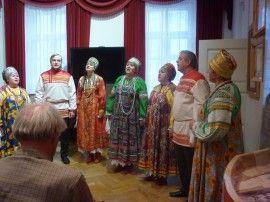 Выступает ансамбль Раздолье