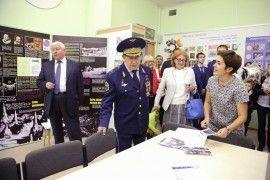 Гости на открытии музея истории космоса школы № 18 г. Красногорска Гости на открытии музея истории космоса школы № 18 г. Красногорска